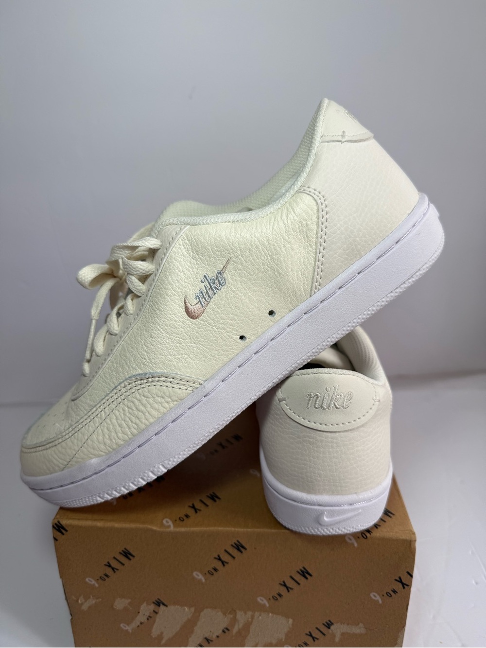 Nike Vintage Court Premium - Pale Ivory - Size Women’s 8 - New - CW1067-101